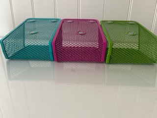 Cestas metálicas imantadas de colores
