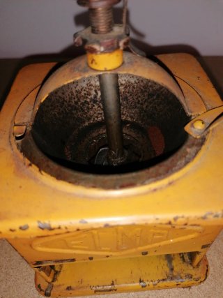 Molinillo de café manual antiguo