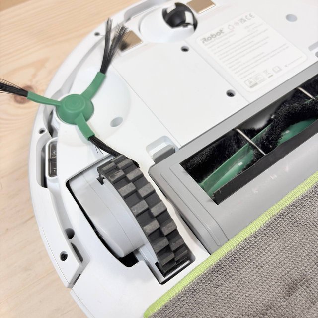 Robot aspirador iRobot Roomba Combo Essential Y011