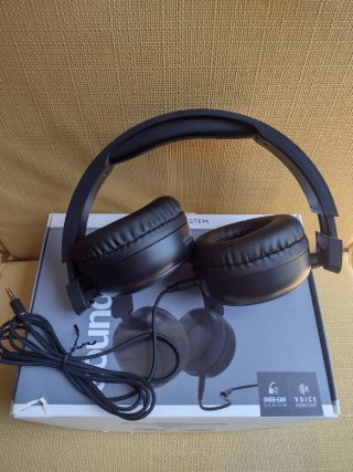 Accessori per strumenti musicali: corde Ernie Ball, cuffie Soundspire e cavo audio