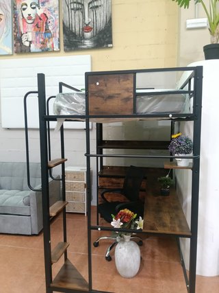 Litera con escritorio y estantes
