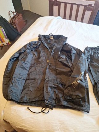 Mono de lluvia para moto marca Hebo. Talla XL