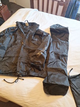 Mono de lluvia para moto marca Hebo. Talla XL