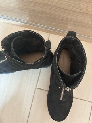 Botas negras con cremallera y plataforma