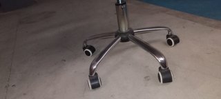 Silla de oficina ergonómica negra