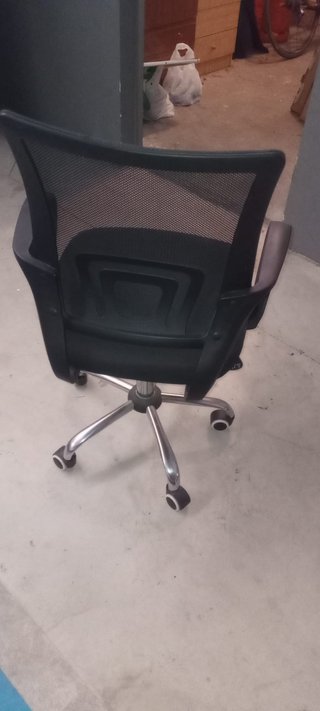 Silla de oficina ergonómica negra