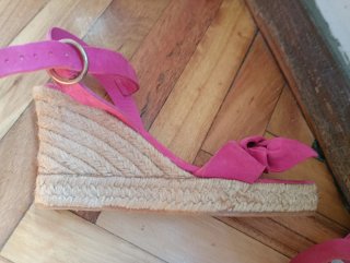 Sandalias rosas con lazo