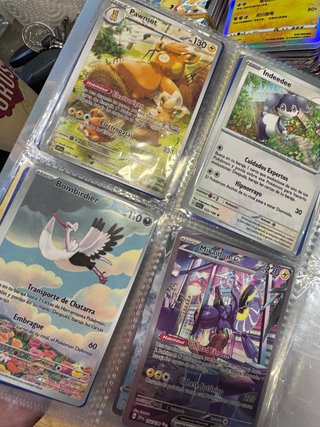 Lote Pokémon: Álbumes y Cartas unas 1000