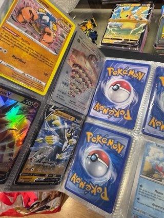 Lote Pokémon: Álbumes y Cartas unas 1000