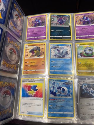 Lote Pokémon: Álbumes y Cartas unas 1000