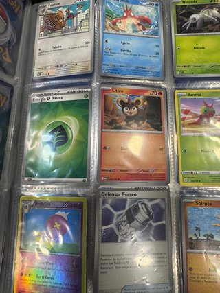 Lote Pokémon: Álbumes y Cartas unas 1000