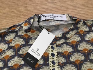 Vestido tradicional paquistaní con pantalones