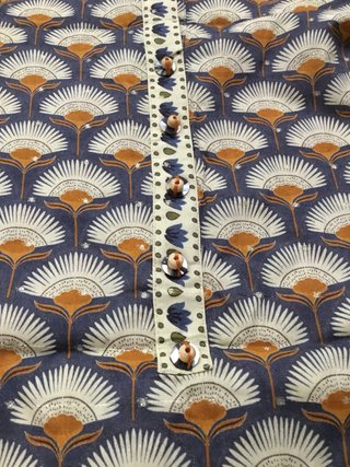 Vestido tradicional paquistaní con pantalones