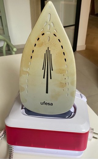 Centro de planchado UFESA 2400W
