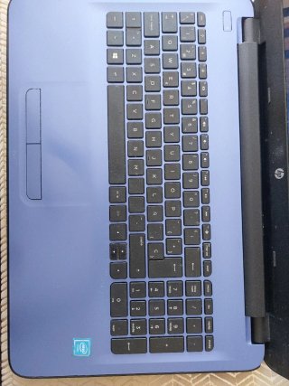 Portátil HP Azul y Negro . Batería agotada.