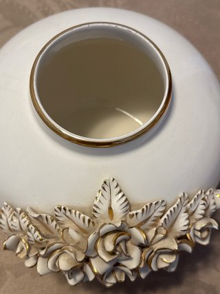 Jarrón porcelana blanco flores doradas tapa