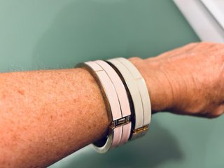 Pulseras mujer estilosas rosa y blanco, se venden