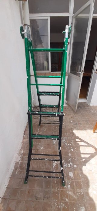 Escalera metálica plegable telescópica