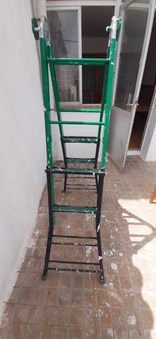 Escalera metálica plegable telescópica