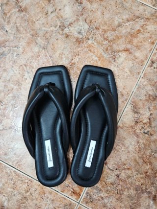 Sandalias negras Stradivarius