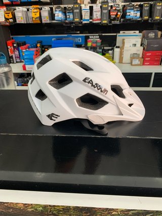 Casco EASSUH Blanco