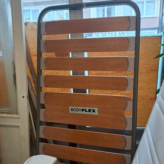 vendo  un somier  de 90 por  180 por 10€