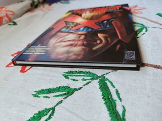 Juez Dredd VS Aliens. Corta y empalma.