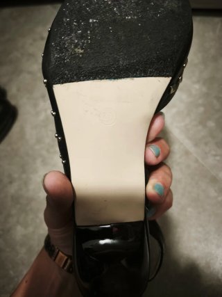 Scarpe eleganti con tacco e borchie