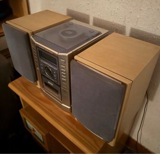 Minicadena Sanyo CD/Cassette Plata