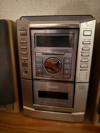 Minicadena Sanyo CD/Cassette Plata