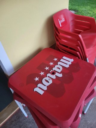 Sillas Coca-Cola apilables rojas