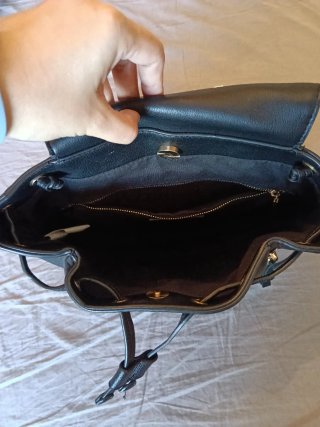 Bolso mochila saco efecto piel negro