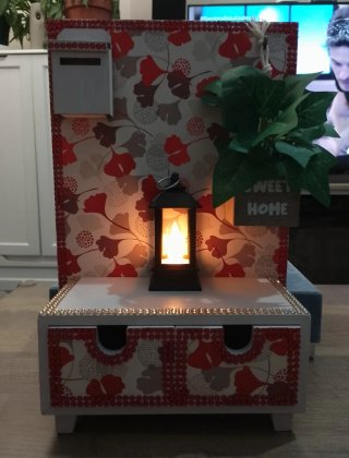 Joyero decorado con flores y detalles
