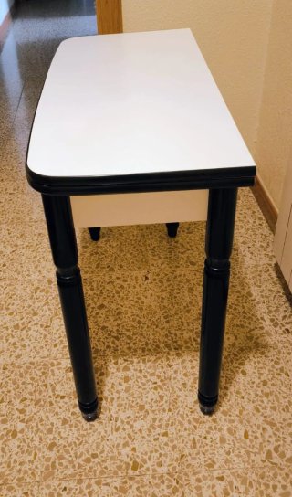 Mesa auxiliar abatible blanca y negra