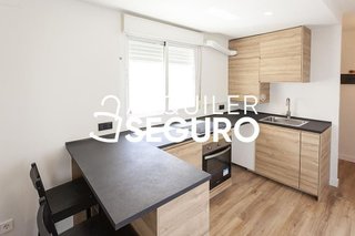 Ático en alquiler en Valdeacederas en Madrid