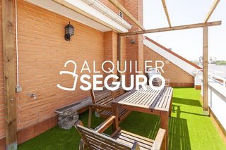 Ático en alquiler en Valdeacederas en Madrid