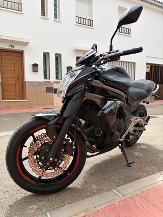 Kawasaki ER-6n Negra