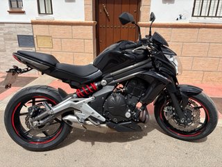 Kawasaki ER-6n Negra