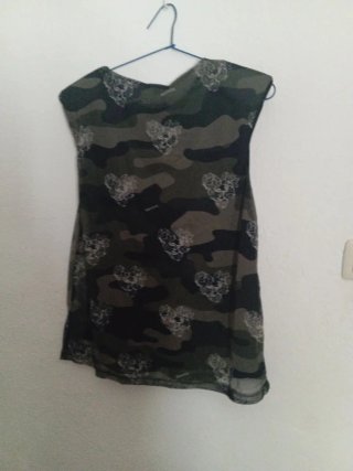 Camiseta Animosa verde con mariposas