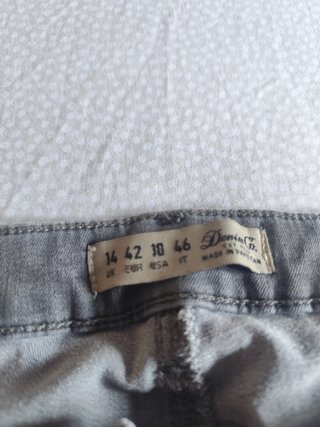 Pantalón vaquero gris desgarrado talla 42