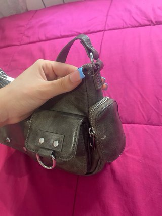 Bolso gris oscuro con bolsillos