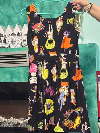 Vestido negro con estampado divertido