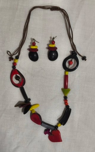 Collar y pendientes artesanales