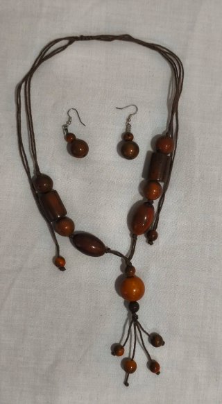 Collar y pendientes artesanales