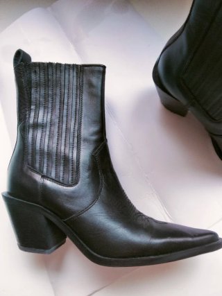 Botines de piel negros