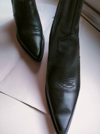 Botines de piel negros