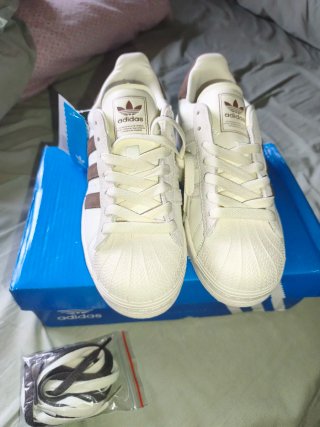 Adidas Superstar Marrones y Blancas