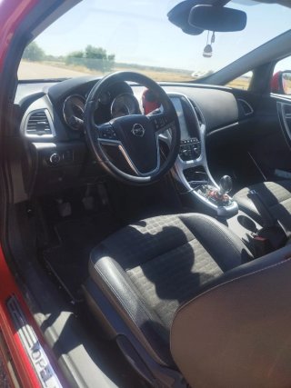 Opel Astra 2012