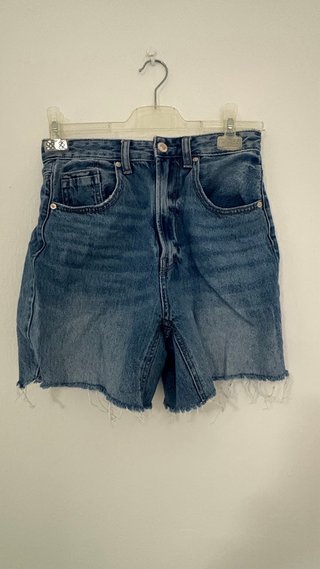 Pantalones cortos vaqueros desgastados