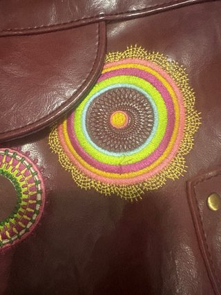 Bolso bandolera Desigual granate